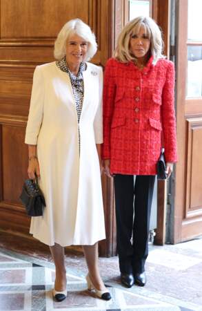 Brigitte Macron et Camilla Parker Bowles, reine consort d'Angleterre, arrivent à la BNF pour le lancement d'un prix littéraire franco-britannique.