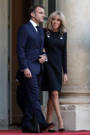 Le président de la République Emmanuel Macron et sa femme Brigitte Macron reçoivent le roi Charles III d'Angleterre et Camilla Parker Bowles, reine consort d'Angleterre, au palais de L'Elysée à Paris