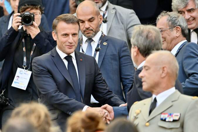 Le président de la République française Emmanuel Macron à son arrivée au stade Vélodrome à Marseille pour assister à la messe donnée par le pape François 