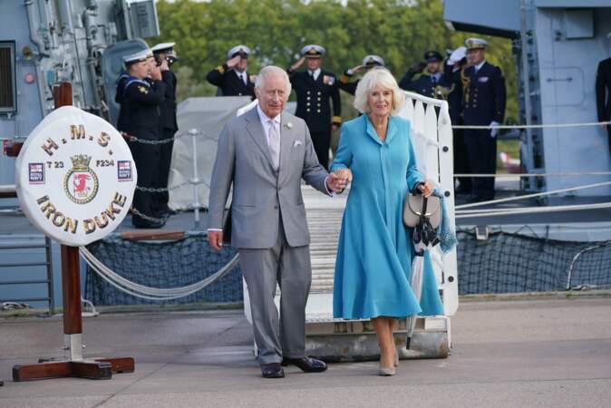 Le roi Charles III d'Angleterre et la reine Camilla accueillis à bord de la frégate de la Royal Navy, "Iron Duke" à Bordeaux, le 22 septembre 2023.