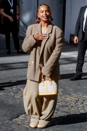 L'actrice Paola Locatelli, vue dans 'Jusqu'ici tout va bien' sur Netflix, au défilé Louis Vuitton printemps-été 2024 à Paris, le 2 octobre 2023 