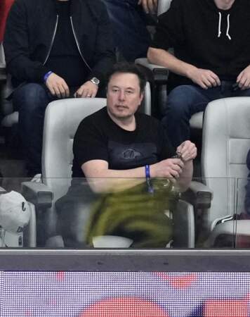Elon Musk dans les tribunes de l’Allegiant Stadium à Las Vegas pour assister à la finale du Super Bowl, le dimanche 11 février 2024