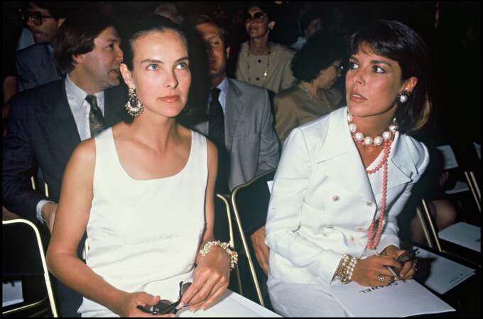 Caroline de Monaco et Carole Bouquet à un défilé de mode en 1989