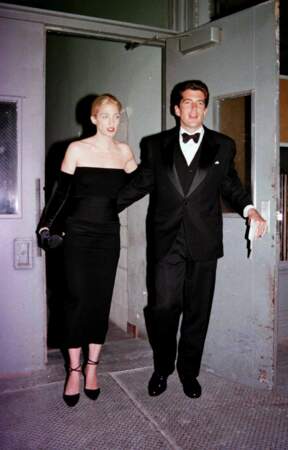 John John Kennedy et Carolyn Bessette, glamour, à la soirée Art Society's New York, en octobre 1998.