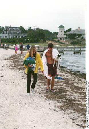 John John Kennedy et Carolyn Bessette, en septembre 1995 au Cap Cod, dans le le Massachusetts.