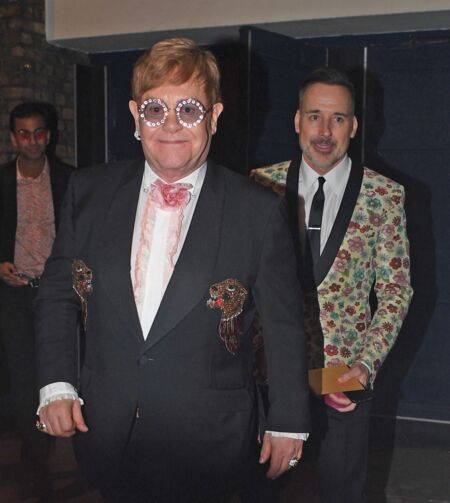 Elton John et son mari David Furnish sont des amis fidèles des Sussex. Toujours prêt à prendre la défense du couple, le chanteur très populaire est l'un de leurs meilleurs alliés.
