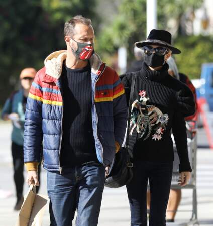 Laeticia Hallyday dans les rues de Los Angeles avec son frère Grégory Boudou, le 24 janvier 2021