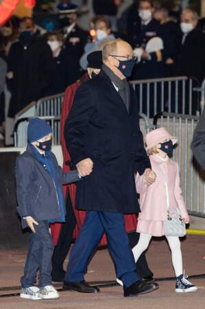 Le prince Albert II de Monaco, sa femme la princesse Charlene et leurs enfants durant la célébration de la Sainte Dévote le 26 janvier 2021.