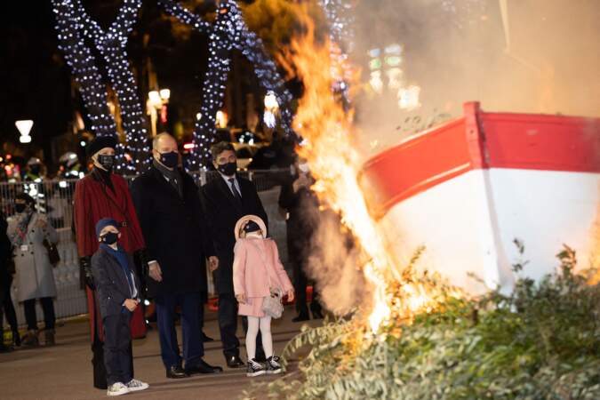 Le prince Albert II de Monaco, sa femme la princesse Charlene et leurs enfants Jacques et Gabriella durant la célébration de la Sainte Dévote à Monaco le 26 janvier 2021.