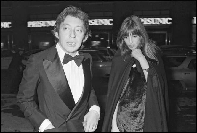 Jane Birkin et Serge Gainsbourg lors d'une soirée à Paris.