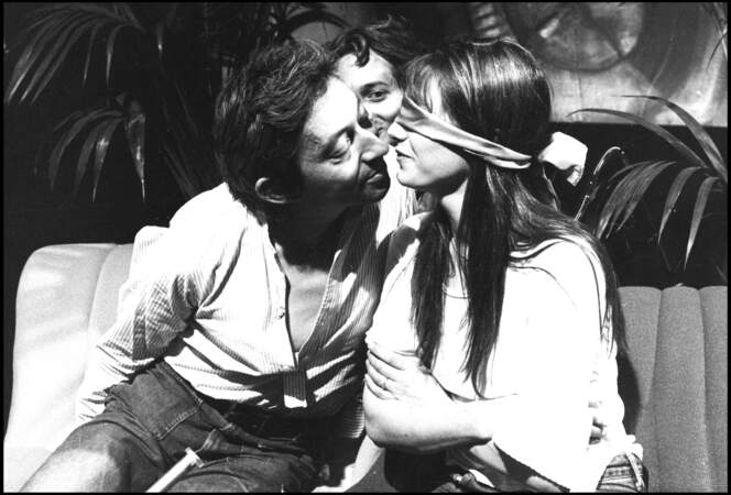 Serge Gainsbourg et Jane Birkin sur un plateau de télévision en 1975.