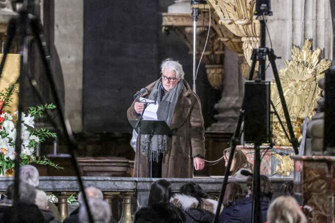 Une fois toutes les personnalités réunies au sein de l'église Saint-Sulpice, Jacques Weber a pris la parole lors de la messe en hommage à Robert Hossein.