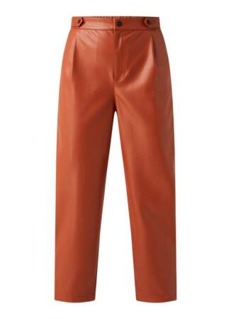 Pantalon taille haute en simili cuir coupe droite, 79,95€, Benetton