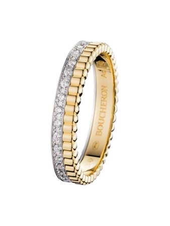 Alliance pavée de diamants, sur or jaune et or blanc, 4 790 €, Boucheron. 
