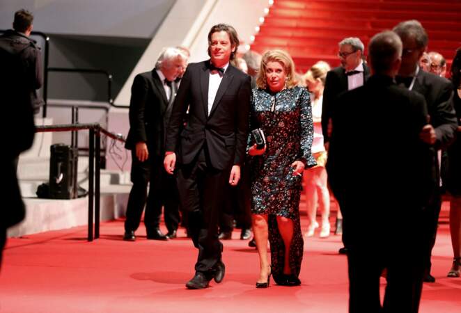 Benjamin Biolay et Catherine Deneuve en pleine descente des marches du Festival de Cannes, le 21 mai 2014