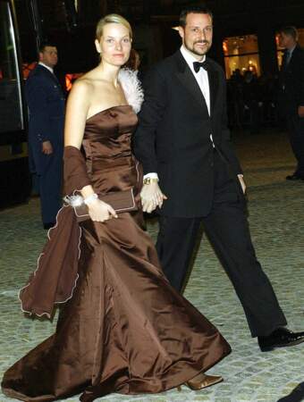 Le prince Haakon et Mette Marit de Norvège au mariage du prince d'Orange et de Maxima Zorreguita le 1 février 2002