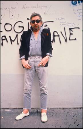Serge Gainsbourg toujours pieds nus dans ses Repetto