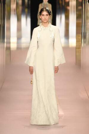 La robe de mariée printemps-été 2021 s'inspire des années 20 au défilé Haute Couture Fendi collection printemps-été 2021