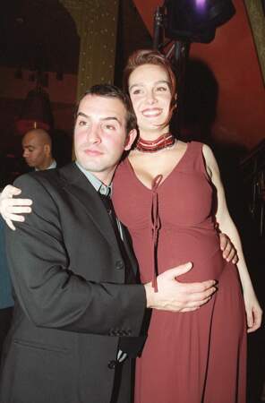 Jean Dujardin et sa femme Gaëlle Demars, enceinte, en mars 2003, au Barrio Latino à Paris