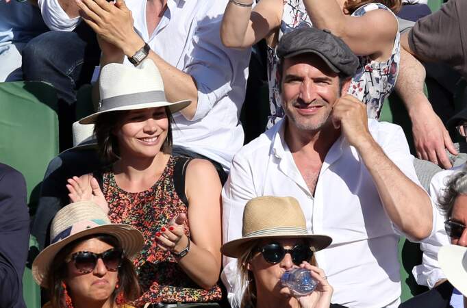 Jean Dujardin et sa compagne Nathalie Péchalat, à Roland-Garros à Paris, le 7 juin 2015.

