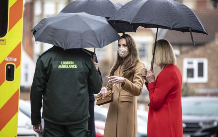 Kate Middleton se rend à la "Newham Ambulance Station" à Londres. Le 18 mars 2021