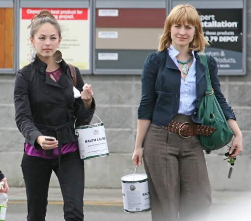 Kristen Kreuk et Allison Mack font du shopping à Vancouver au Canada le 10 avril 2007