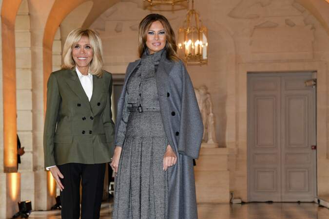 Brigitte Macron et Melania Trump lors du déjeuner des conjoints de chefs d'Etat et de gouvernement présents à la cérémonie internationale du centenaire de l'armistice de 1918 au château de Versailles le 11 novembre 2018.
