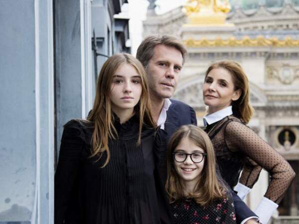 Vittoria de Savoie (à gauche), avec Emmanuel-Philibert de Savoie, son père, sa mère, Clotilde Courau, et sa petite soeur Luisa, lors d'une carte de voeux de la famille princière de Savoie pour l'année 2020.