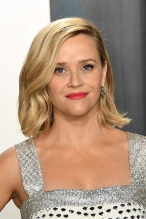 Reese Witherspoon, toujours aussi sublime affiche un décolleté ferme et parfait.