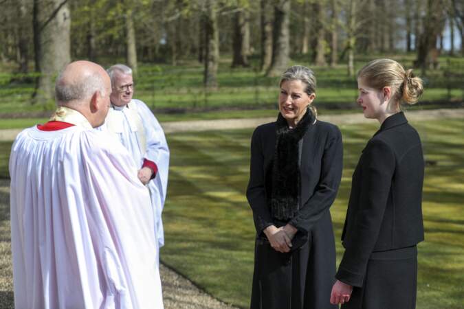 Sophie de Wessex et Lady Louise rendent hommage au prince Philip