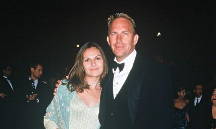 Kevin Costner et son ex-épouse Cindy lors de la soirée des Oscars organisée par Vanity Fair, à Los Angeles en 1999 