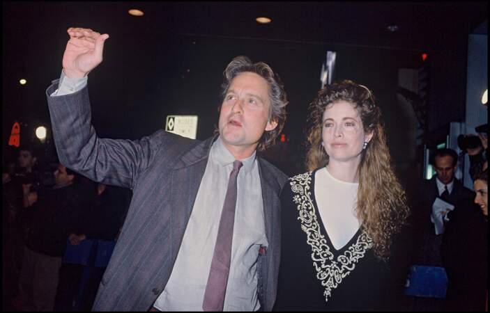 Michael Douglas et son ex-épouse Diandra à l'avant-première de "La guerre des roses" en 1990