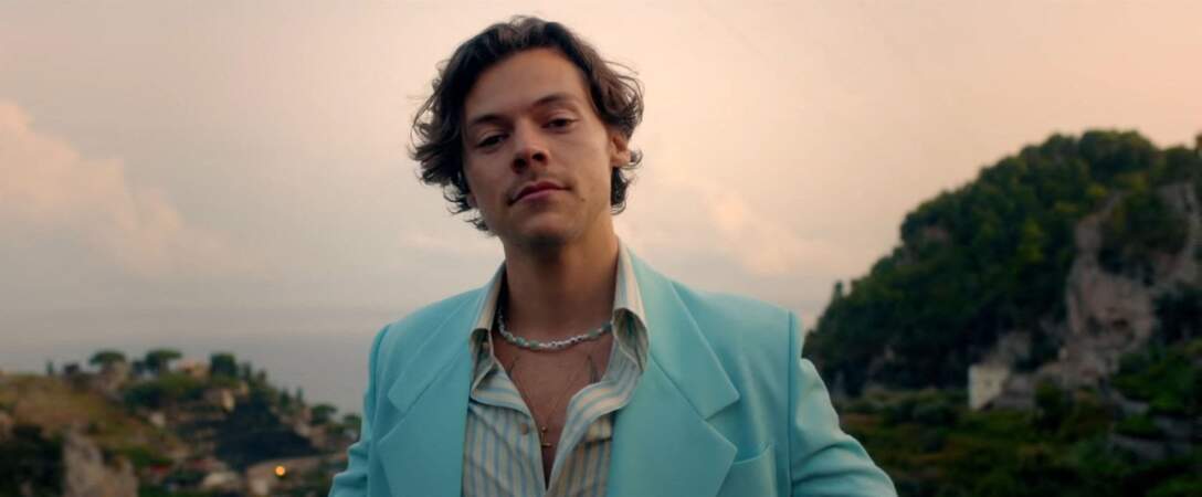 Harry Styles dans son nouveau clip vidéo "Golden", tournage à l'été 2020.