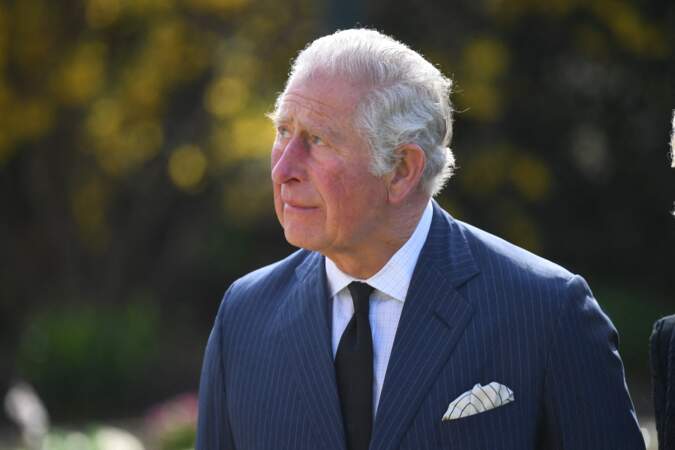Près d'une semaine après la mort de son père, le prince Charles semble avoir beaucoup de mal à retenir ses larmes.