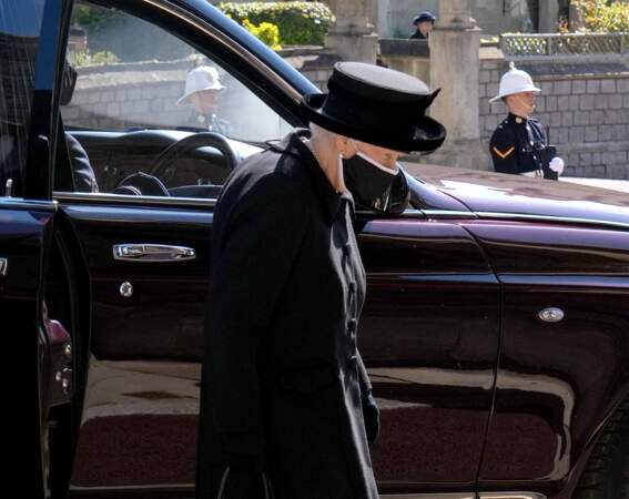 Sa Majesté Elizabeth II arrive au château de Windsor et est accueillie par l'archevêque de Canterbury ce samedi 17 avril 2021