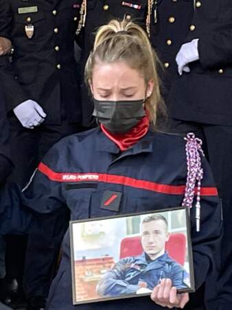 Les pompiers de Paris ont rendu hommage à Andreas Laroche-Joubert, lors de ses obsèques, ce 19 avril 2021. 