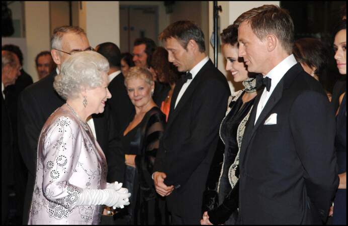 Elizabeth II, Daniel Craig et Eva Green