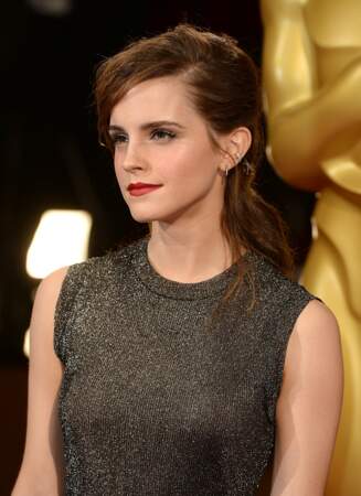 Emma Watson et sa queue de cheval Rock lors des Oscars 2014