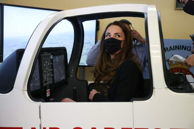 Kate Middleton prend un cours d'aviation à la RAF Air Cadets à Londres
