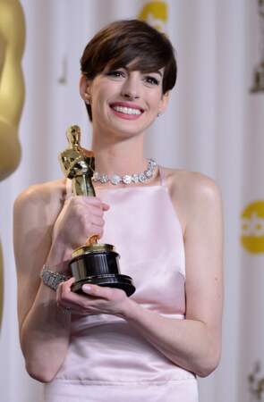 Anne Hathaway et sa coupe garçonne aux Oscars en 2013