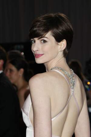 Anne Hathaway et sa coupe courte garçonne, aux Oscars 2013