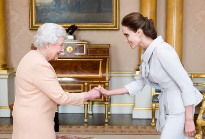 Elizabeth II et Angelina Jolie