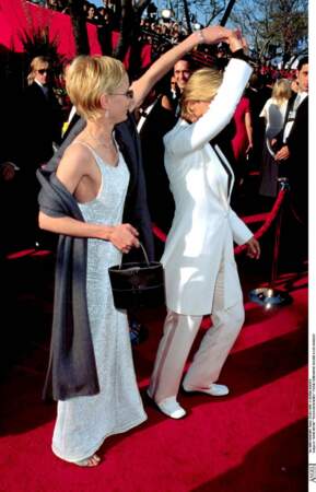 Anne Heche et Ellen DeGeneres lors de la 71e cérémonie des Oscars. 