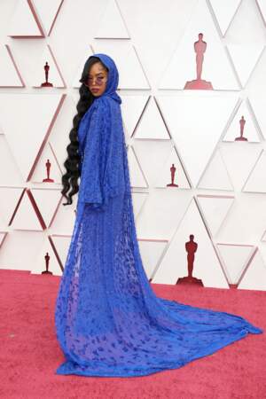 La chanteuse H.E.R en total look Dundas et bijoux Chopard lors de la 93e cérémonie des Oscars le 25 avril 2021.
