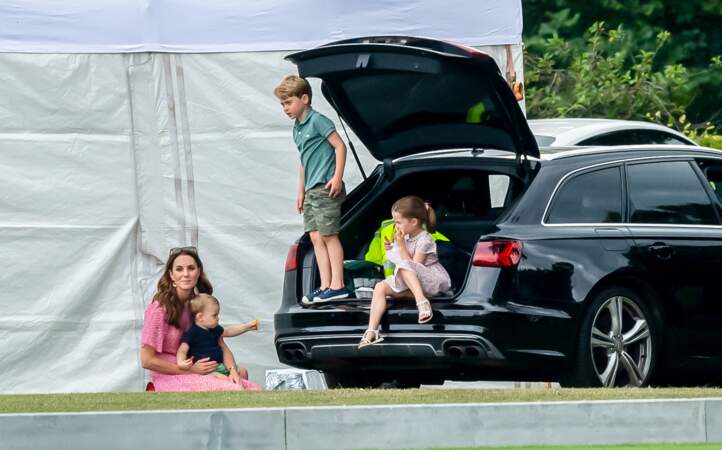Kate Middleton avec ses enfants, le prince George, la princesse Charlotte et le prince Louis lors d'un match de polo de bienfaisance King Power Royal Charity Polo Day à Wokinghan, comté de Berkshire, Royaume Uni, le 10 juillet 2019.