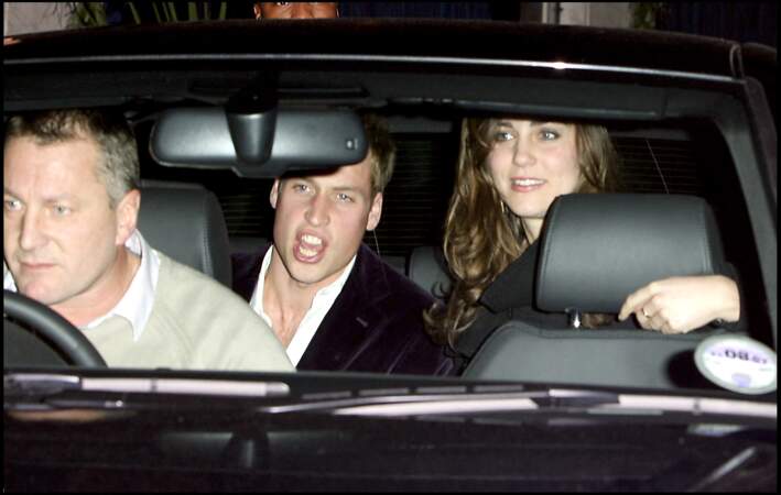 Le prince William et Kate Middleton  à la sortie d'une boîte de nuit le 20 décembre 2006
