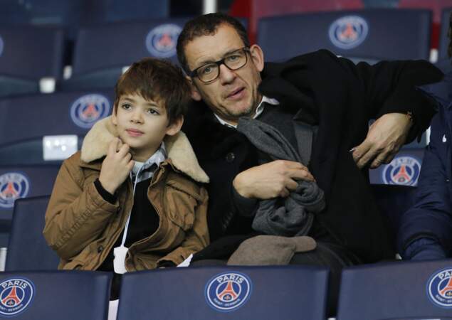 Dany Boon et son fils Eytan au match Psg-Nantes au Parc des Princes à Paris le 6 décembre 2014.