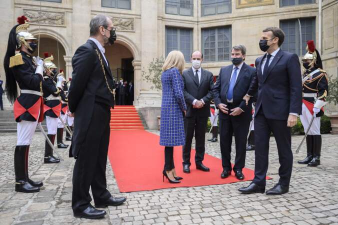 Brigitte et Emmanuel Macron, Jean Castex et Xavier Darcos à Paris le 5 mai 2021