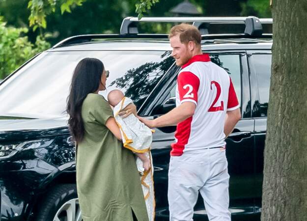 10 juillet 2019 : Meghan et Archie viennent soutenir Harry lors d'un match de polo
