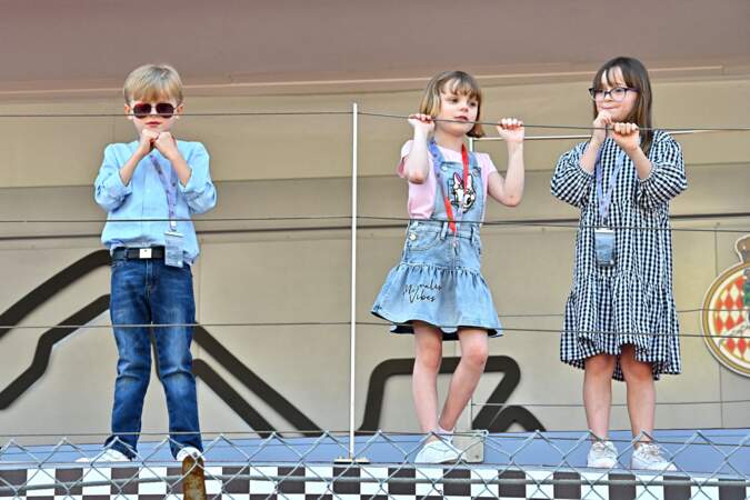 Les enfants de Charlène de Monaco et du prince Albert très attentifs à la course